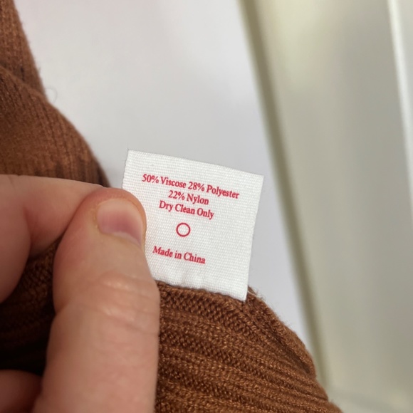 Lisa Says Gah Sweater Vest - Picture 4 of 4